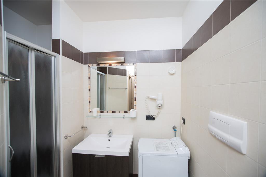 Residenza Villa Regina Monza Bagian luar foto