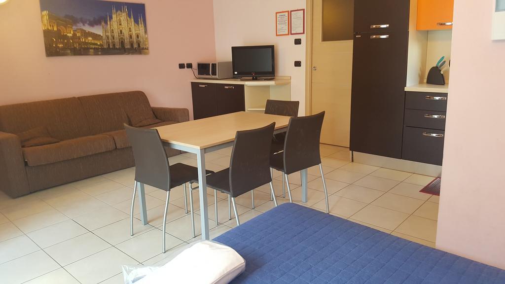 Residenza Villa Regina Monza Bagian luar foto