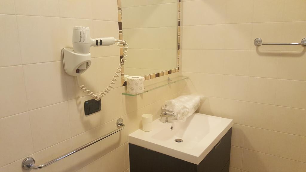 Residenza Villa Regina Monza Bagian luar foto