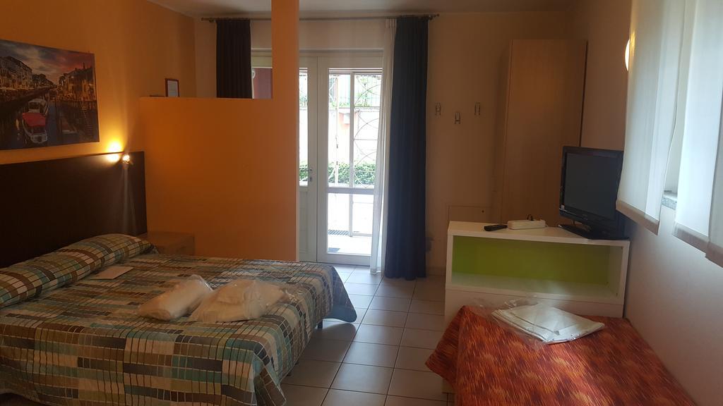 Residenza Villa Regina Monza Bagian luar foto