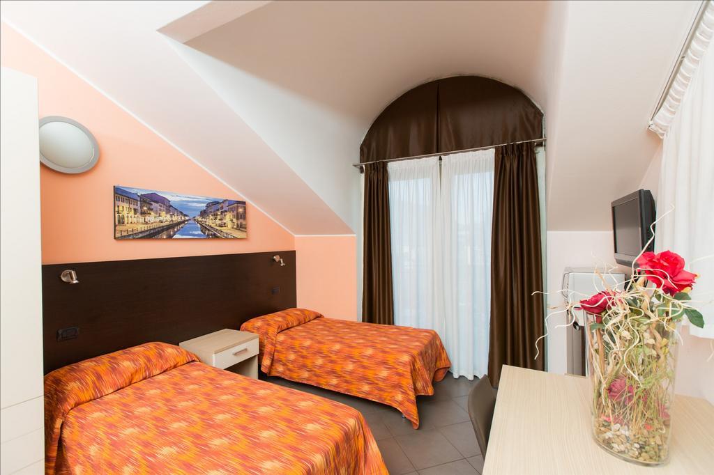 Residenza Villa Regina Monza Bagian luar foto