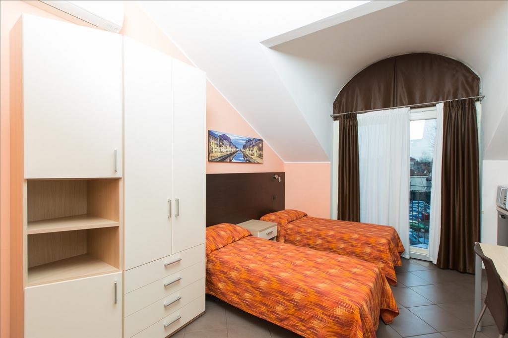 Residenza Villa Regina Monza Bagian luar foto