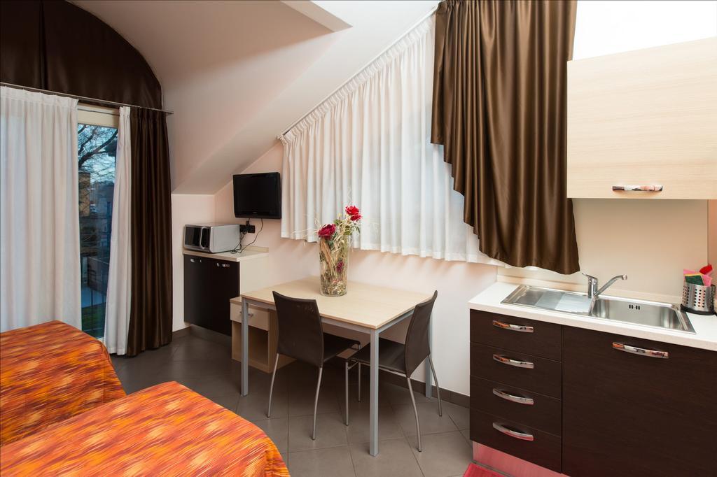 Residenza Villa Regina Monza Bagian luar foto