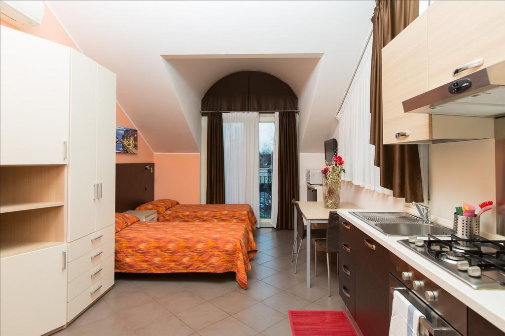 Residenza Villa Regina Monza Bagian luar foto